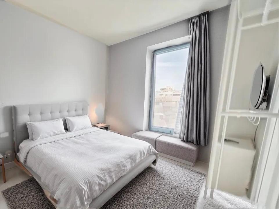 Station 64 A4 Charleroi-Airport Apartment ภายนอก รูปภาพ